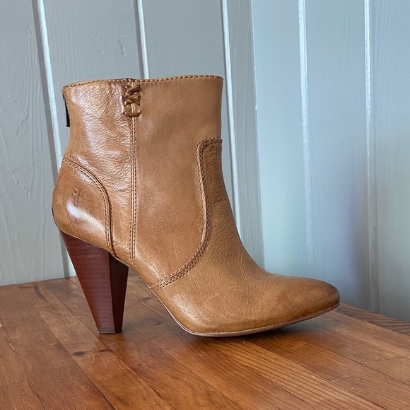 Frye NWOT Regina Heel Ankle Booties Cognac - RARE - Picture 11 of 15